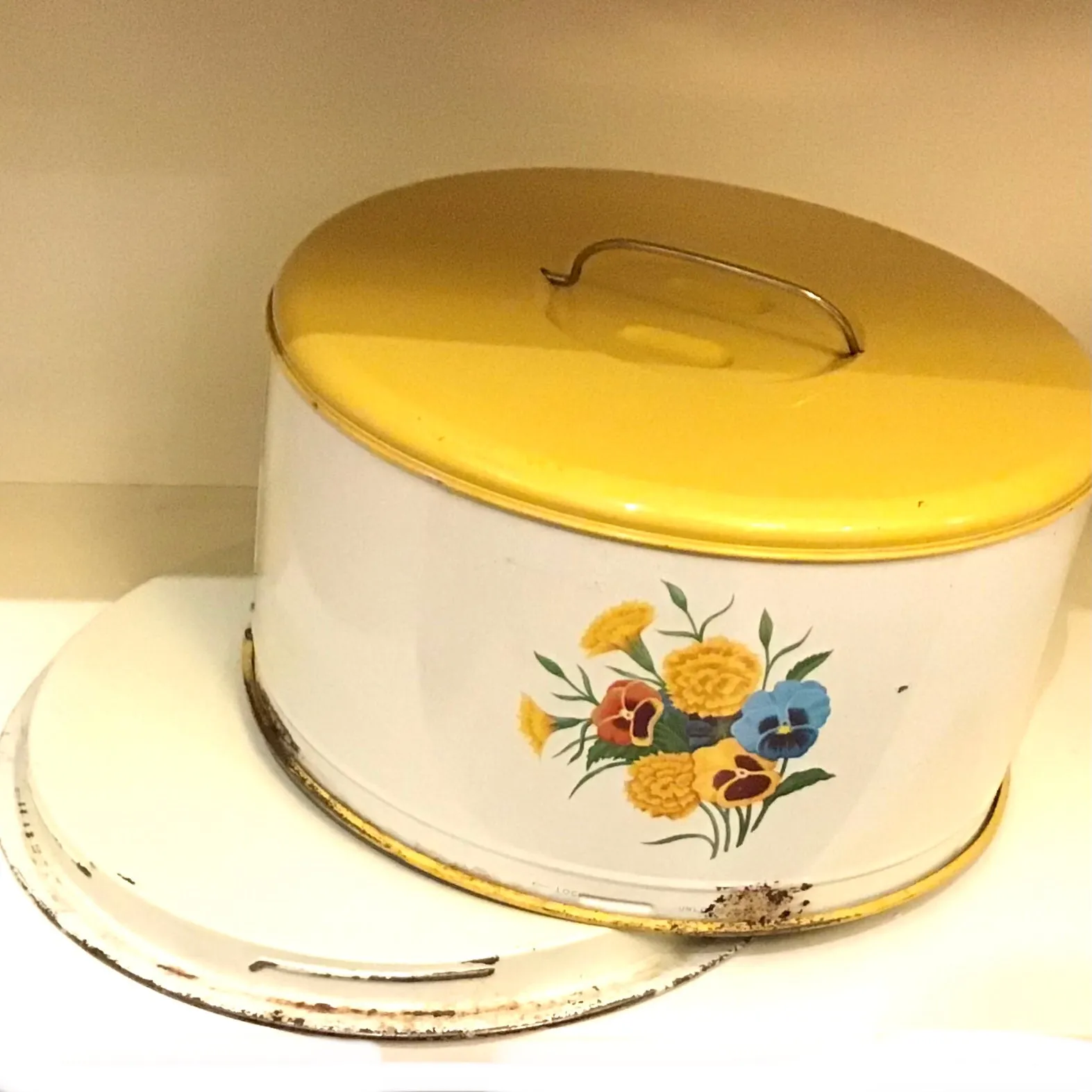 Vintage Tin Lithographed Cake Carrier